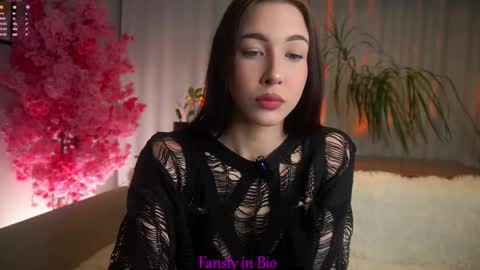 Eva  online show from October 2025 11:43:01 AM