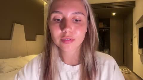 You fav Miss Si online show from March 2026 04:03:02 PM