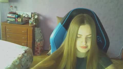 Snapshot of silksinner_ chatting on March 2026 08:09:01 AM Erica online show from March 2026 08:09:01 AM