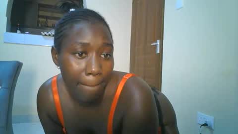 Snapshot of silky_aura chatting on May 2026 08:26:02 PM Memoo online show from May 2026 08:26:02 PM