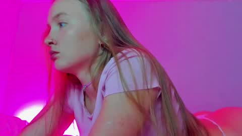 Snapshot of silky_huzelnut chatting on September 2025 08:14:01 AM Mila online show from September 2025 08:14:01 AM