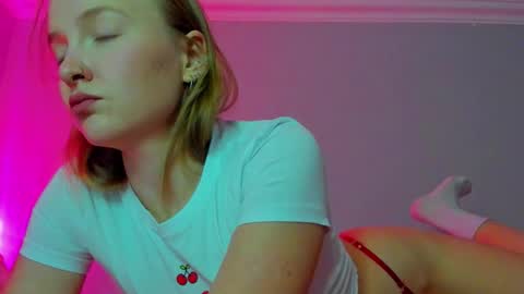 Snapshot of silky_huzelnut chatting on October 2025 06:58:02 AM Mila online show from October 2025 06:58:02 AM