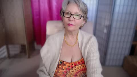 Snapshot of silky_petra2 chatting on February 2026 12:04:02 AM petra daniels online show from February 2026 12:04:02 AM