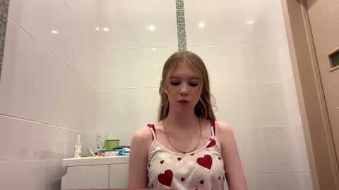 Snapshot of silvazabinski chatting on December 2025 01:09:02 PM AURELIA online show from December 2025 01:09:02 PM