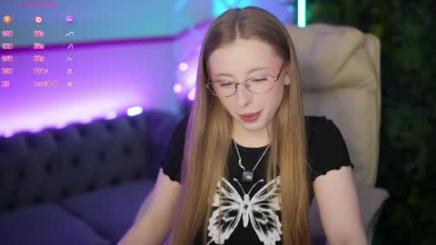 Snapshot of silverrmoon chatting on May 2026 01:16:01 PM Kristina Kris online show from May 2026 01:16:01 PM