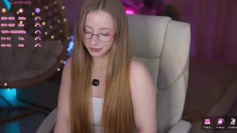 Snapshot of silverrmoon chatting on May 2026 01:18:02 PM Kristina Kris online show from May 2026 01:18:02 PM