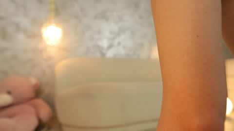 Silvia online show from May 2026 06:30:01 AM