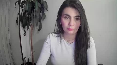 Silvie online show from December 2024 01:05:01 AM