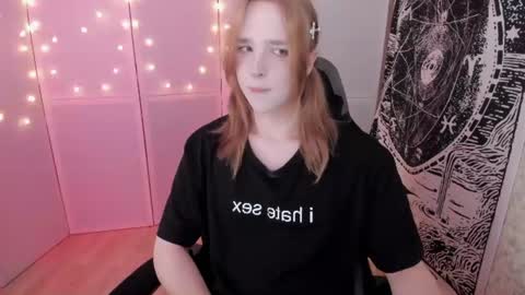 Snapshot of simochka_ chatting on June 2026 04:45:01 AM Simochka online show from June 2026 04:45:01 AM