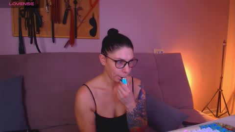 simona_moonshine online show from January 2026 04:22:02 PM
