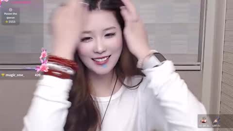 simonastephanie online show from November 2025 02:27:02 PM