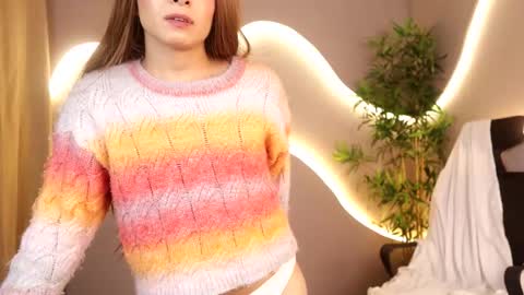 Snapshot of simone_sky chatting on February 2026 12:59:01 AM simone_sky online show from February 2026 12:59:01 AM