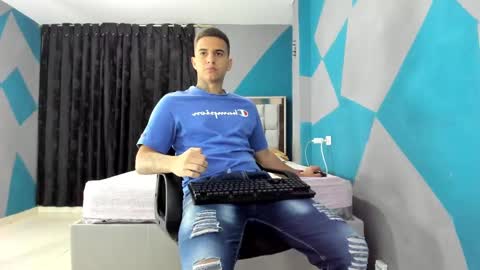 Snapshot of simonkeler chatting on December 2024 01:32:02 AM SIMON KELER online show from December 2024 01:32:02 AM