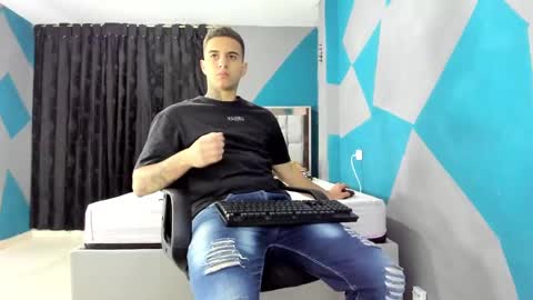 Snapshot of simonkeler chatting on December 2024 03:02:02 AM SIMON KELER online show from December 2024 03:02:02 AM