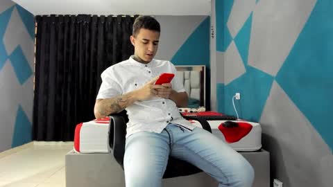 Snapshot of simonkeler chatting on December 2024 04:03:02 PM SIMON KELER online show from December 2024 04:03:02 PM