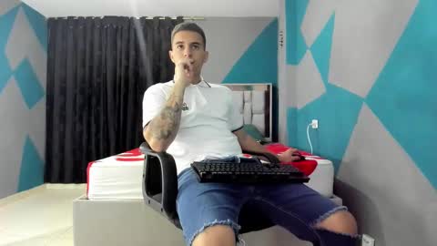 Snapshot of simonkeler chatting on December 2024 12:30:02 AM SIMON KELER online show from December 2024 12:30:02 AM