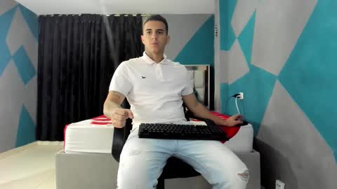 Snapshot of simonkeler chatting on December 2024 02:20:02 AM SIMON KELER online show from December 2024 02:20:02 AM