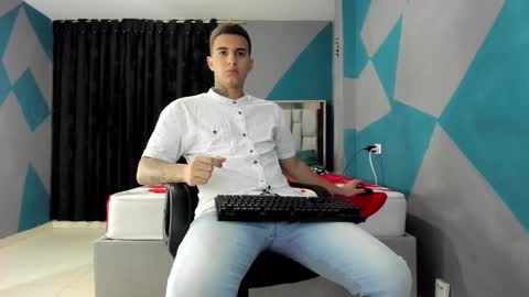 Snapshot of simonkeler chatting on December 2024 11:28:01 PM SIMON KELER online show from December 2024 11:28:01 PM