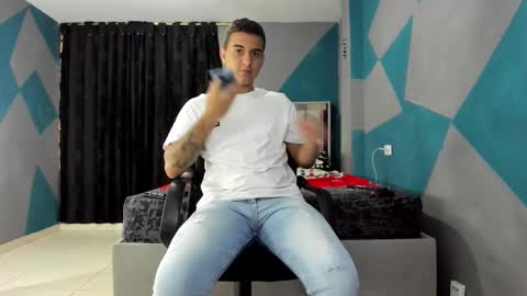 Snapshot of simonkeler chatting on January 2025 05:03:01 PM SIMON KELER online show from January 2025 05:03:01 PM