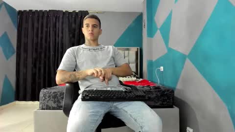 Snapshot of simonkeler chatting on February 2025 06:33:01 AM SIMON KELER online show from February 2025 06:33:01 AM