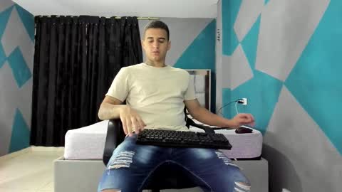 Snapshot of simonkeler chatting on February 2025 08:53:02 PM SIMON KELER online show from February 2025 08:53:02 PM