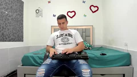 Snapshot of simonkeler chatting on October 2025 02:25:02 AM SIMON KELER online show from October 2025 02:25:02 AM