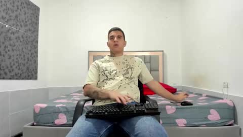 Snapshot of simonkeler chatting on November 2025 04:05:01 AM SIMON KELER online show from November 2025 04:05:01 AM