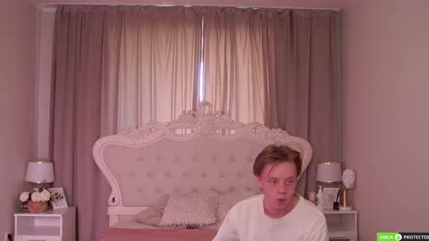 Snapshot of simonwarner chatting on May 2026 09:03:02 AM Simon online show from May 2026 09:03:02 AM