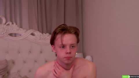 Snapshot of simonwarner chatting on May 2026 08:23:01 AM Simon online show from May 2026 08:23:01 AM