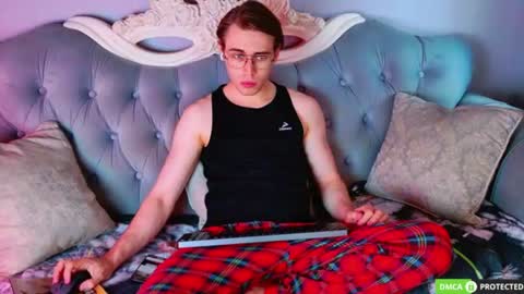 Snapshot of simonwarner chatting on July 2026 03:22:01 AM Simon online show from July 2026 03:22:01 AM