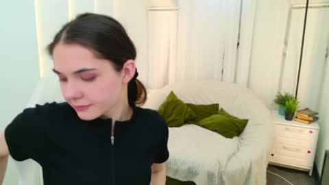 Snapshot of sindell_cryell chatting on May 2026 04:07:02 AM sindell_cryell online show from May 2026 04:07:02 AM