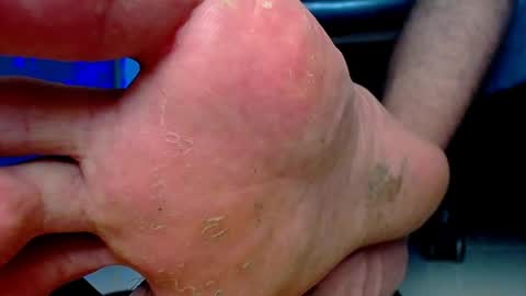 only foot                         worshipers here online show from September 2025 04:46:02 AM