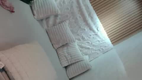 Snapshot of siren_novaxx chatting on July 2026 11:28:01 AM hi online show from July 2026 11:28:01 AM