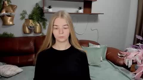 SirenaBloom online show from November 2025 04:45:02 AM