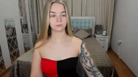 SirenaBloom online show from November 2025 05:35:02 AM