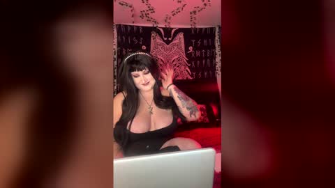 Siren Lux online show from December 2025 02:30:02 AM