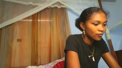 Snapshot of sissi0325 chatting on March 2026 06:58:01 AM Sissi0325 online show from March 2026 06:58:01 AM