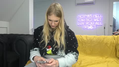 Elise online show from January 2025 12:22:02 PM