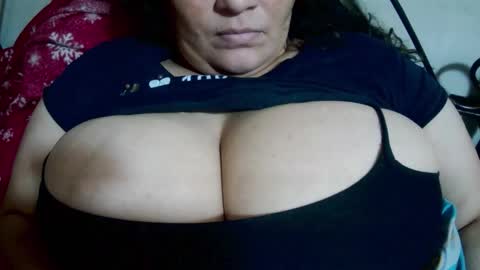 skarkett21 online show from December 2025 12:56:02 PM