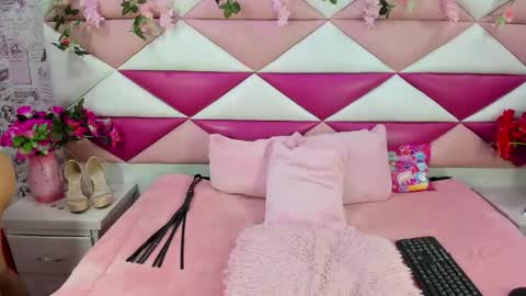Skarlet online show from April 2026 09:01:02 PM