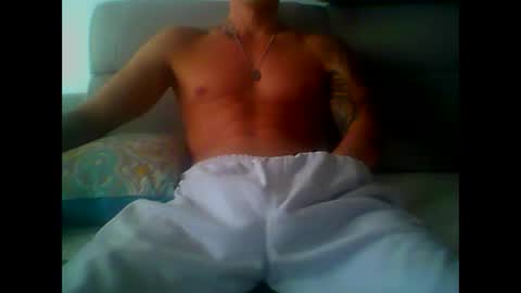 Snapshot of skater19xxx chatting on January 2025 09:00:01 PM miguel online show from January 2025 09:00:01 PM