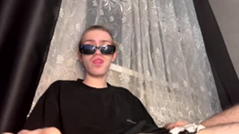 Snapshot of skibatryanka chatting on February 2026 02:05:01 AM SKIBA online show from February 2026 02:05:01 AM