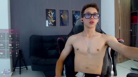 Snapshot of skinny_bigcock20 chatting on May 2026 05:42:04 PM skinny_bigcock20 online show from May 2026 05:42:04 PM