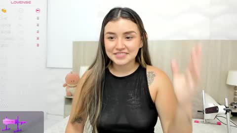 Snapshot of skinny_laura chatting on April 2026 11:13:02 AM online show from April 2026 11:13:02 AM