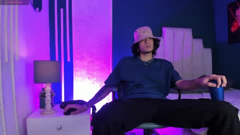 Snapshot of skinny_mac_ chatting on May 2026 01:37:02 PM Mac online show from May 2026 01:37:02 PM