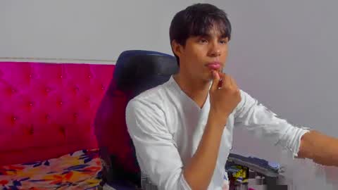 Snapshot of skinny_sam23 chatting on May 2026 05:01:02 AM sam online show from May 2026 05:01:02 AM