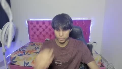 Snapshot of skinny_sam23 chatting on May 2026 04:42:01 AM sam online show from May 2026 04:42:01 AM