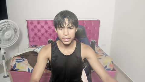 Snapshot of skinny_sam23 chatting on June 2026 06:40:01 AM sam online show from June 2026 06:40:01 AM