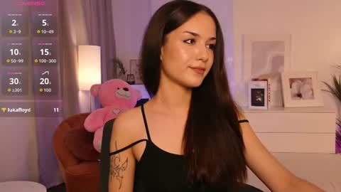 Snapshot of skinnyellie chatting on June 2026 09:12:01 PM Ellie online show from June 2026 09:12:01 PM