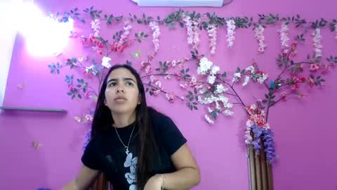 Snapshot of skinnysofia18 chatting on May 2026 01:51:02 PM sofia online show from May 2026 01:51:02 PM